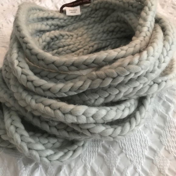 Free people cowl/scarf - Picture 2 of 4